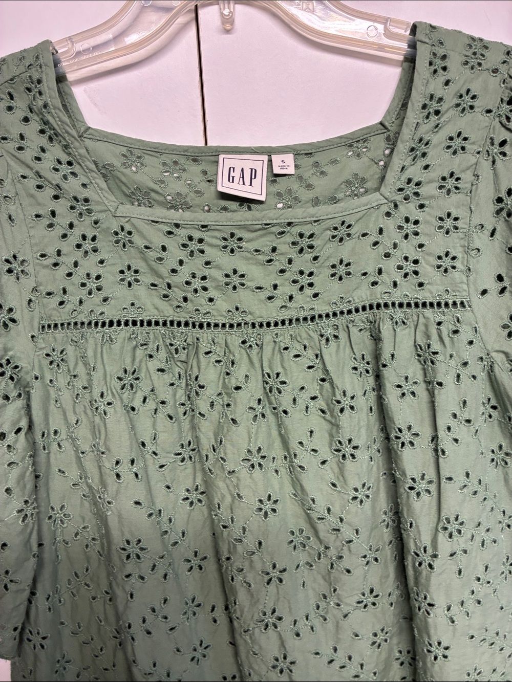 GAP Green Eyelet Flutter Sleeve Blouse Cottagecore,Top Small - Picture 3 of 7
